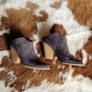 Dolce Vita Grey Suede Heeled Mule 8.5